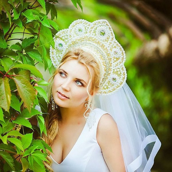 Фото невесты в свадебном кокошнике