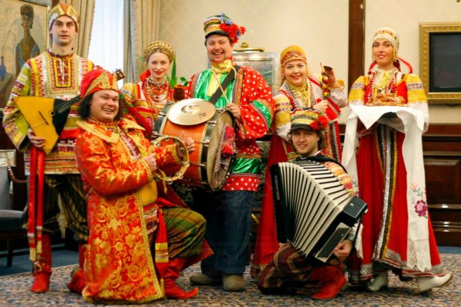 Фото с сайта: фольклорный-ансамбль.рф