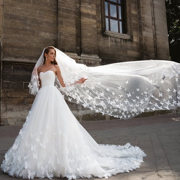 Фото свадебного платья с бабочками