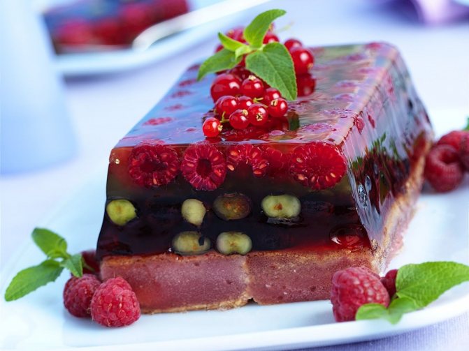 Фото tort ukrashennyj fruktami 27.