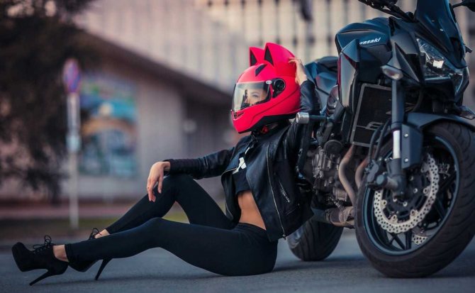 Фотосессия на мотоцикле девушки11