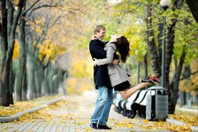 фотосессия с парнем осенью