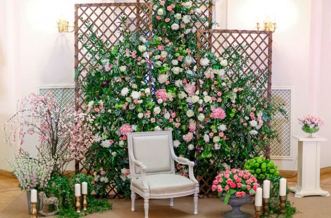 Фотозона из цветов на свадьбу 5