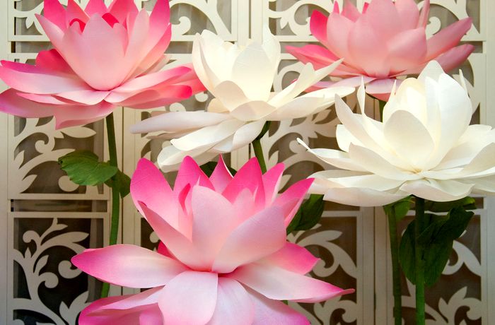 Фотозона из цветов на свадьбу 6