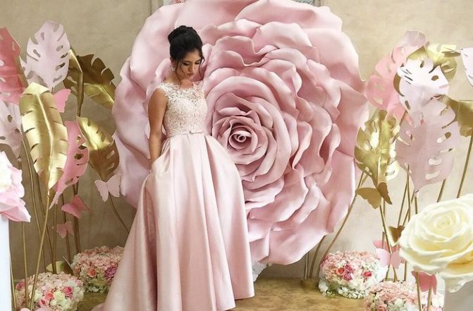 Фотозона из цветов на свадьбу 7