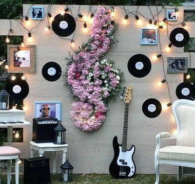 фотозона с фоном из пластинок