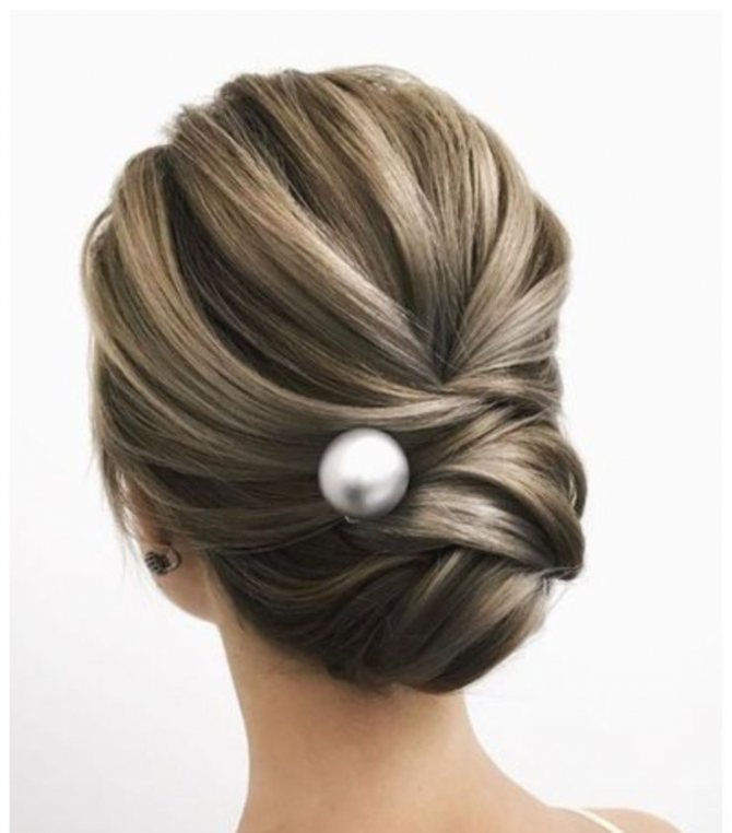 Гладкий пучок на свадьбу