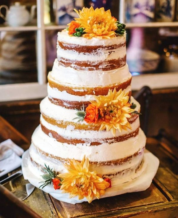 голый торт с цветами