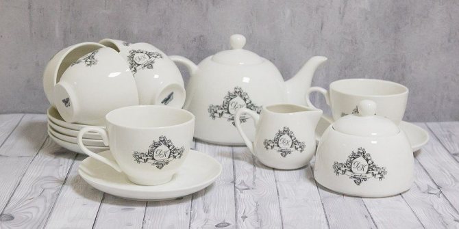 Гости часто дарят чайные сервизы