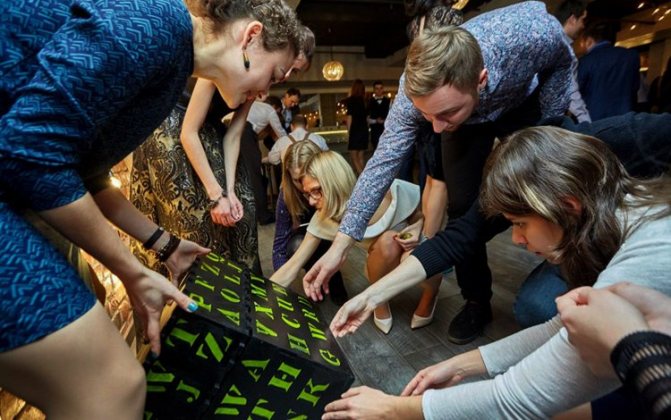 Гости на свадьбе участвуют в квесте