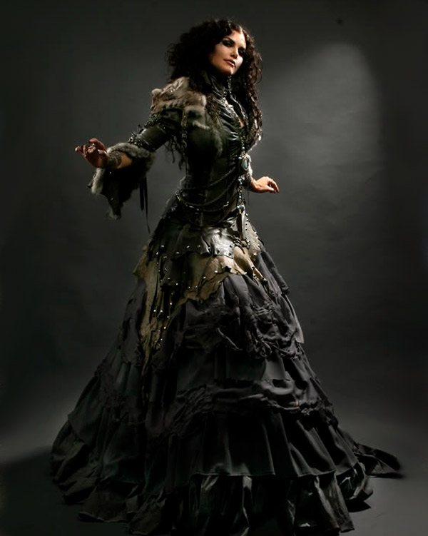 готическое свадебное лпатье