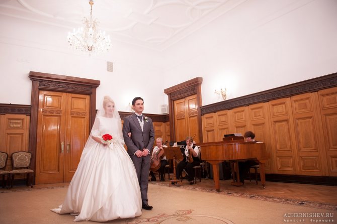 Грибоедовский ЗАГС фото регистрации брака в Грибоедовском ЗАГСе