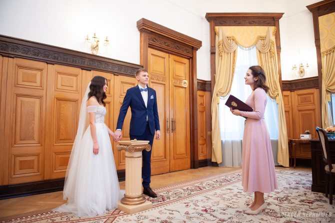 Грибоедовский ЗАГС фото — вручение свидетельства о заключении барка
