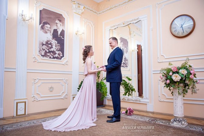 Грибоедовский ЗАГС фотосессия перед регистрацией