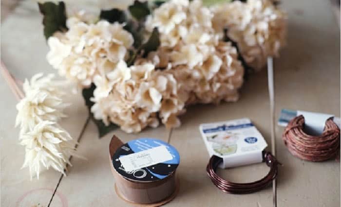 гвоздики и проволока для букета