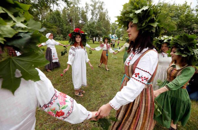 Хоровод на славянской свадьбе