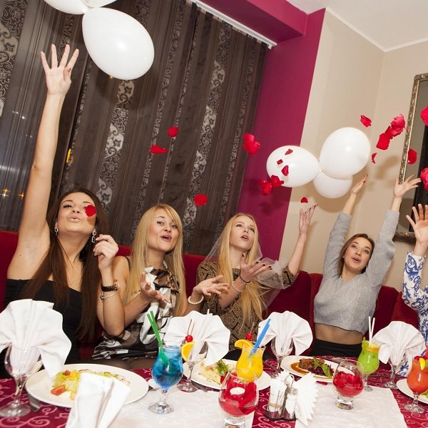 игры и конкурсы для проведения девичника в кафе
