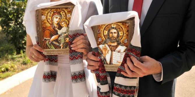 Иконы нужны для благословения молодоженов