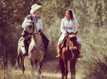 Интересную фотосессию летом можно устроить в стиле кантри