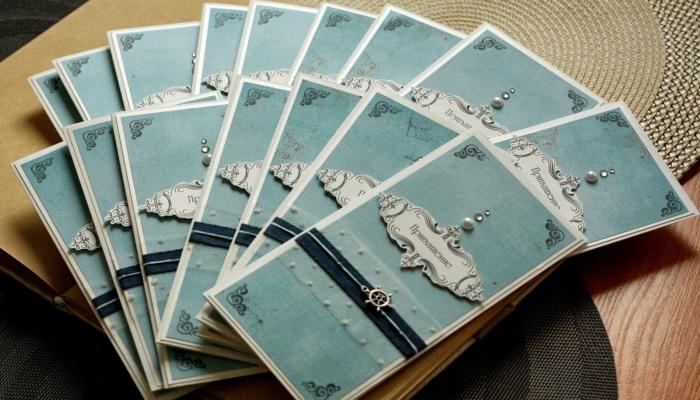 Изящные пригласительные бирюзово-белых тонов с небольшими штурвалами