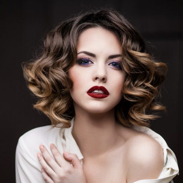 как красиво уложить волосы с омбре на свадьбу