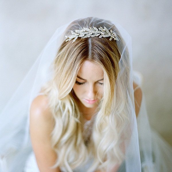 как крепить к волосам фату