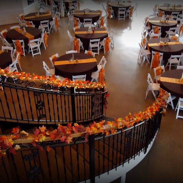 как оформить зал на октябрьскую свадьбу