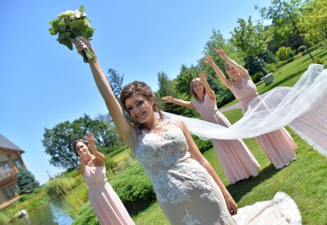 как оригинально бросить букет невесты 20