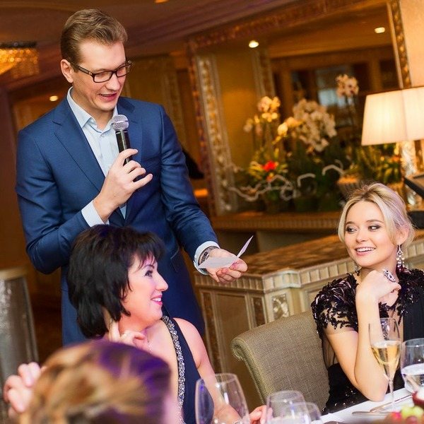 как оригинально познакомить гостей между собой