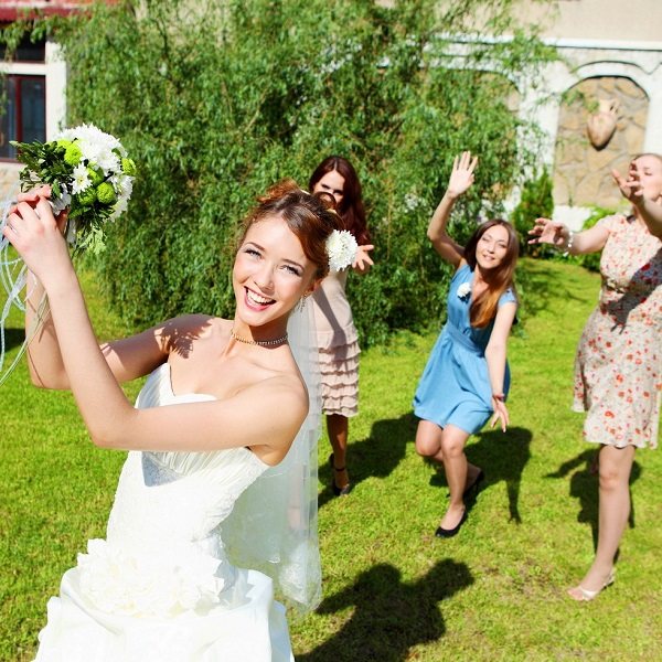 как поймать букет невесты на свадьбе