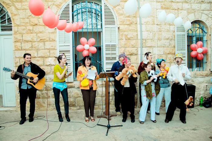 как прикольно поздравить молодоженов