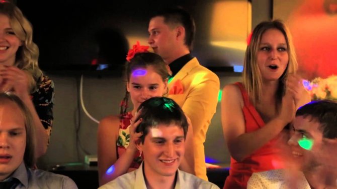 Как прикольно поздравить с розовой свадьбой мужа в СМС, стихах и прозе?