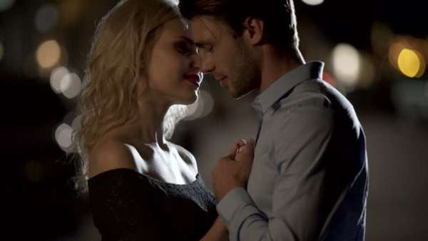 Как устроить романтический вечер мужу: 22 идеи сделать это красиво