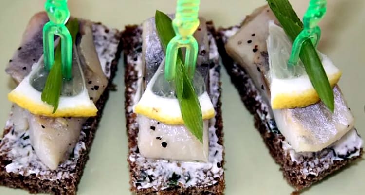 канапе с селедкой