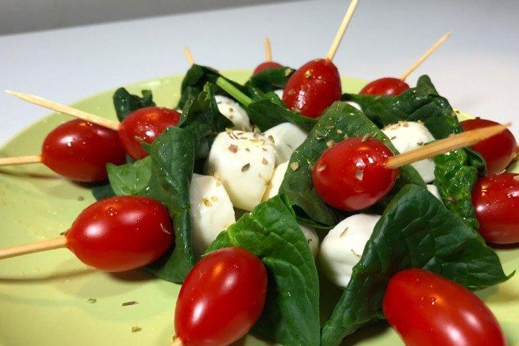 Канапе с сыром и мидиями