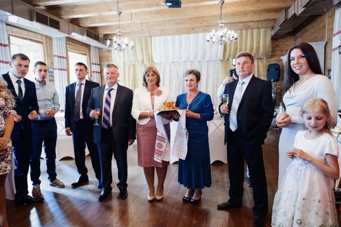 Картинки по запросу встреча молодых караваем