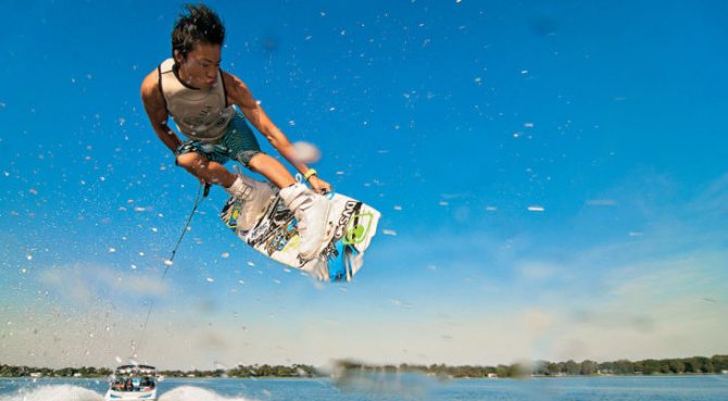 Катание на Вейкборде