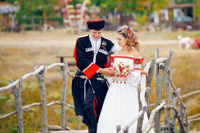 Казачья свадьба: «дать гарбуза», «пропитая невеста», отрезание кос и «куры»