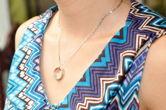 Кольцо на цепочке