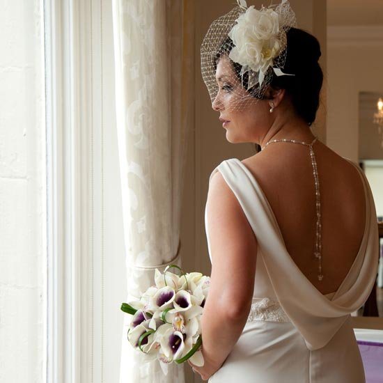 Колье как украшение спины невесты