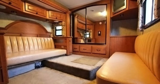 Комната отдыха в автобусе