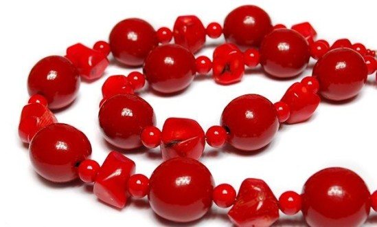 коралловые бусы