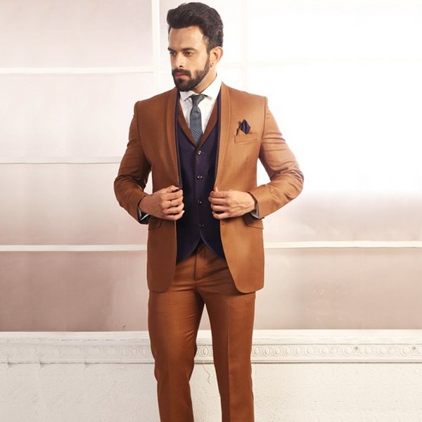 коричневый мужской костюм для жениха