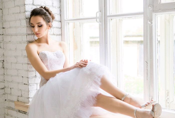 короткие свадебные платья с шлейфом 11