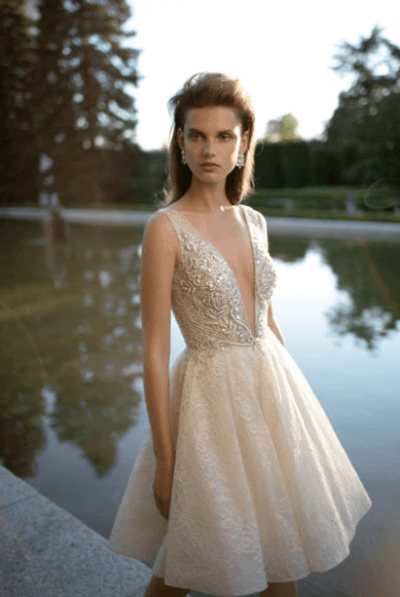 короткое приталенное свадебное платье