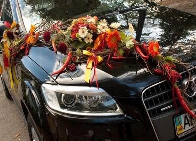 Кортеж на свадьбе в ноябре