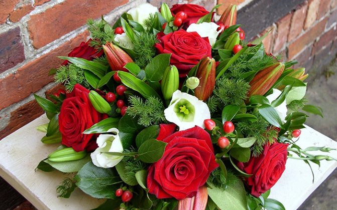 Красивые букеты из живых цветов. Фото розы, лилии, орхидеи. Как сделать