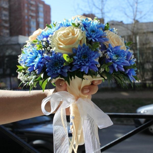 красивый букет с хризантемами на свадьбу