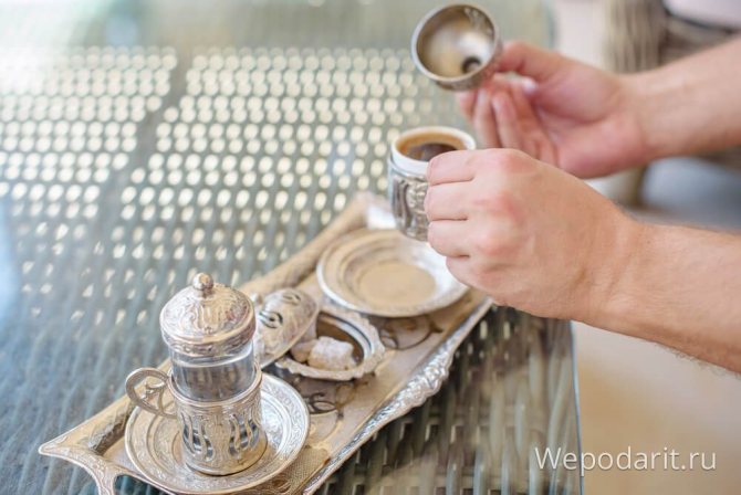 красивый чайный сервиз сталь