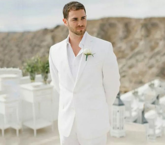 красивый жених на свадьбе